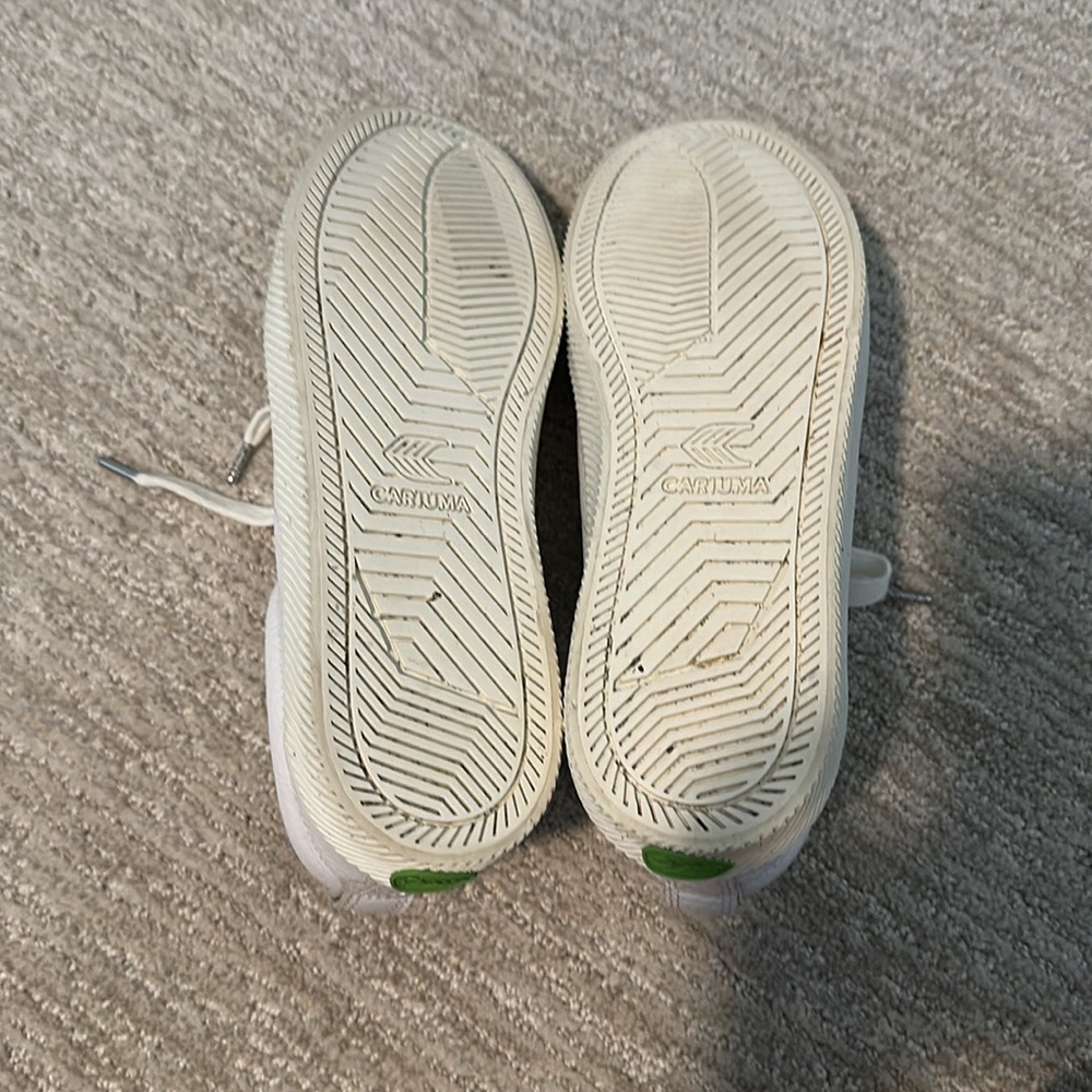 Cariuma White Women's leather Sneakers - Picture 3 of 3